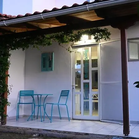 Spiti Ostria 9 Seaside Maisonette アパート エギオ